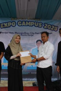 Mahasiswa PGMI Raih Penghargaan di Expo Wisuda IAI Muhammad Azim Jambi